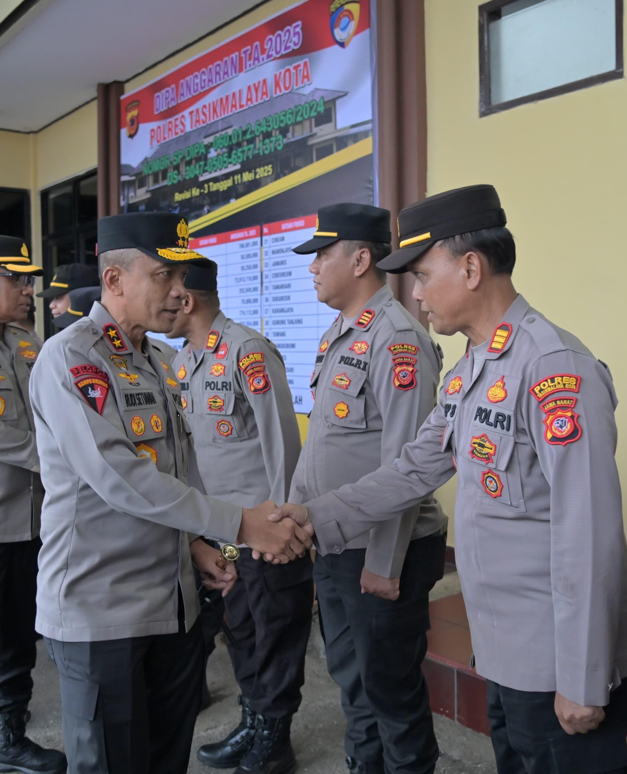 KAPOLDA JAWA BARAT TEKANKAN OPTIMALISASI PELAYANAN MASYARAKAT SAAT KUNKER KE POLRES TASIKMALAYA KOTA