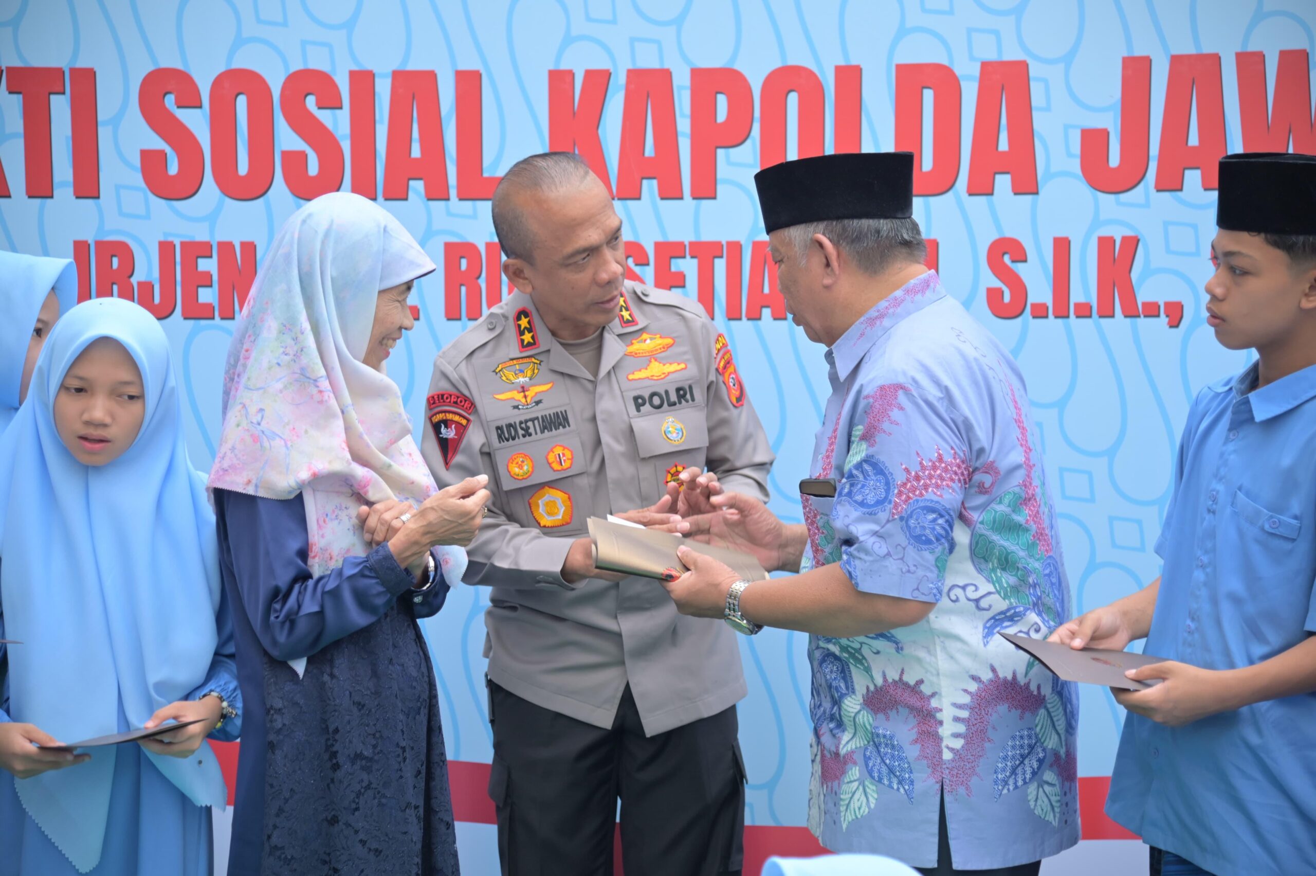 Kapolda Jabar Gelar Kegiatan Bakti Sosial di Panti Asuhan Al-Amin Garut